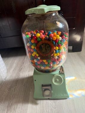 Vintage Northwestern 1¢ Gumball Machine - Mint Green color. Twist knob. Unique
